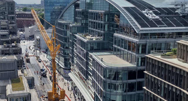 Victoria Street Crane Lift